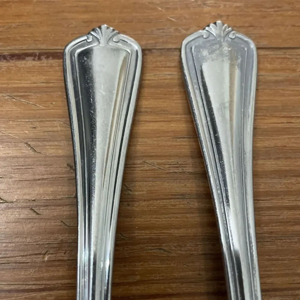 Reed & Barton Lot of 2 Hadley Stainless Dinner Forks 8 1/8